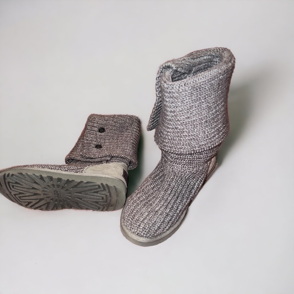 Knit Gray Uggs US size 7 (Classic Cardy)